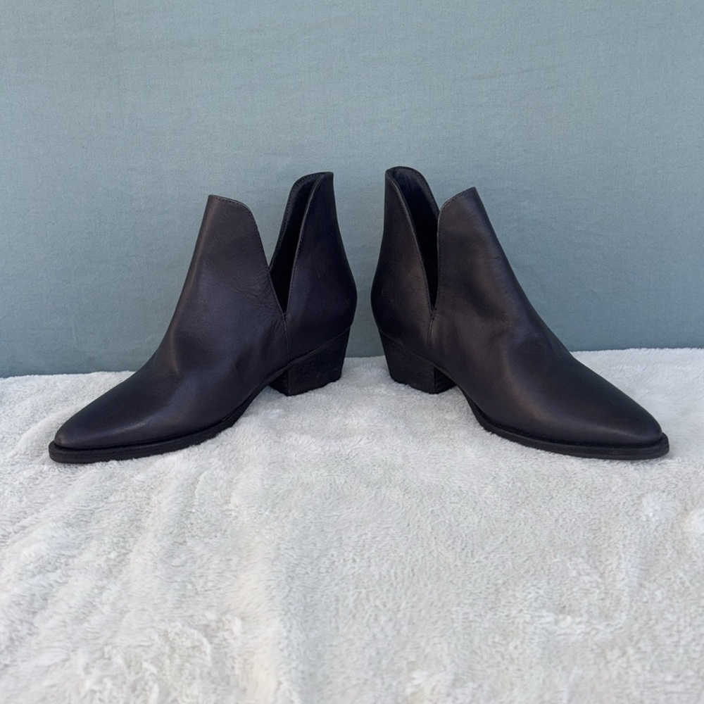 EUC Free People Black Chelsea Ankle Boots with Pointed Toe EU 36 Leather Western